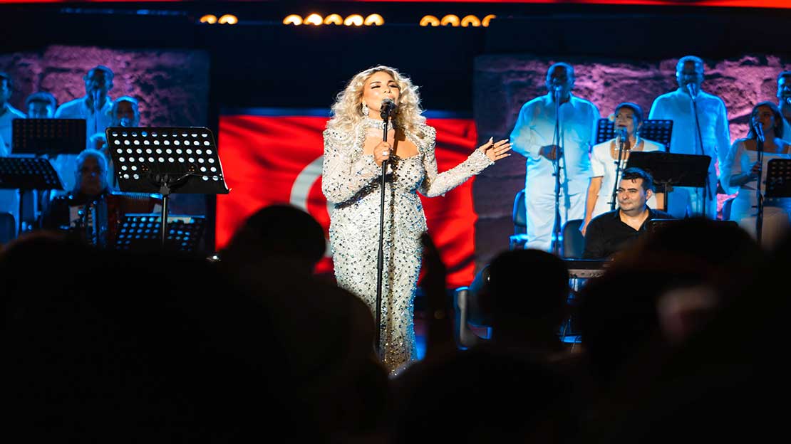 ليلة طرب ووجدان: صوفية صادق تتألق في مهرجان قرطاج 2025