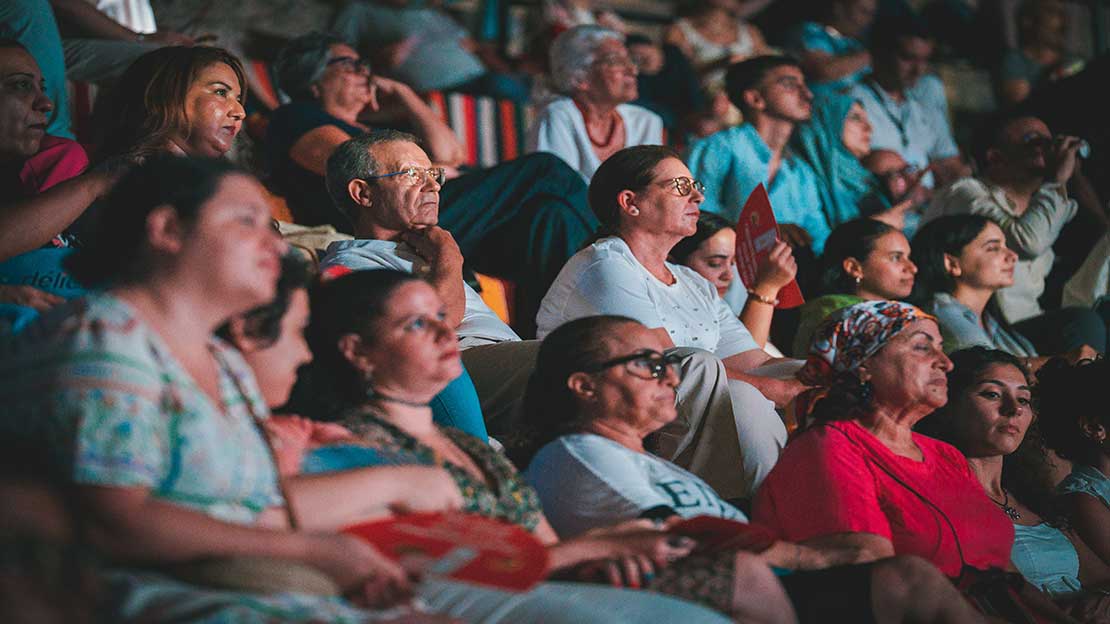 "ثلاثون" وإرادة الحياة: قصة جيل تحت السور